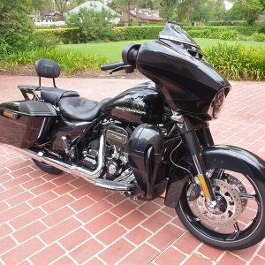 2017 Harley-Davidson CVO Street Glide 114 (FLHXSE)